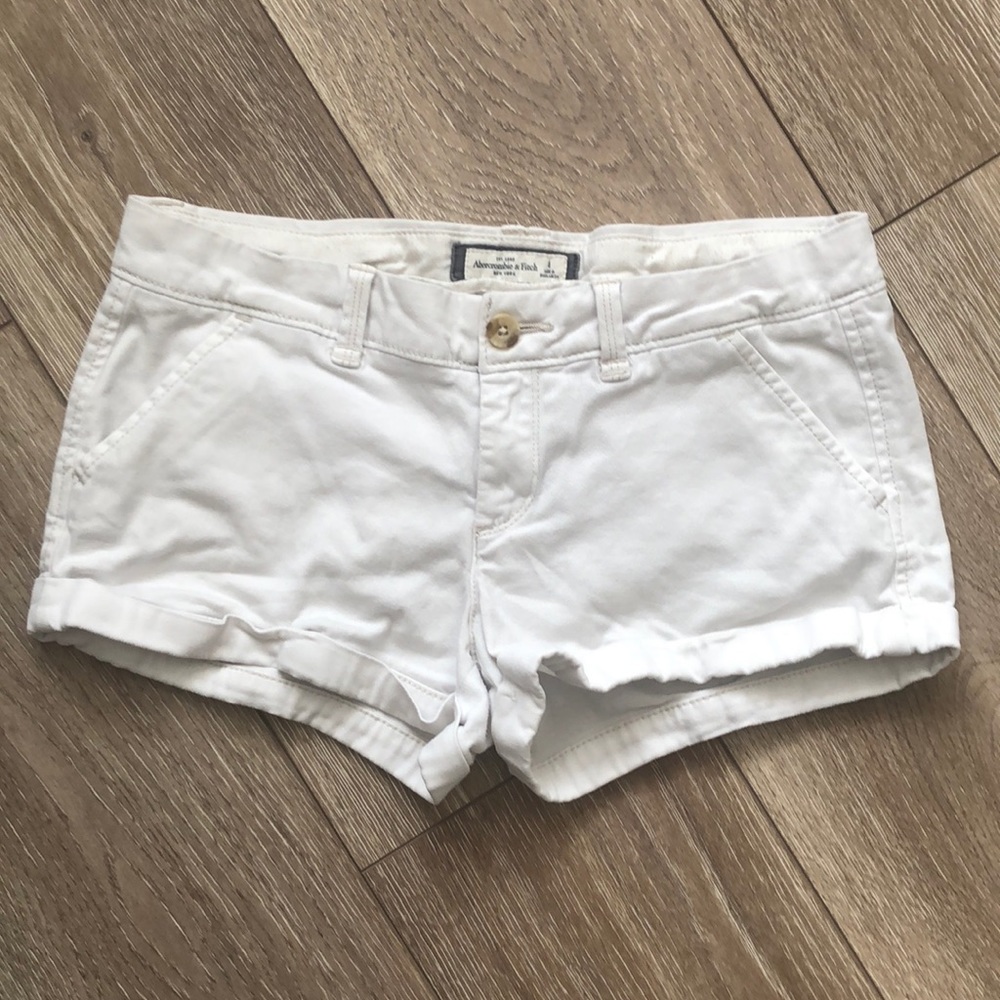Abercrombie & Fitch white chino shorts size 4